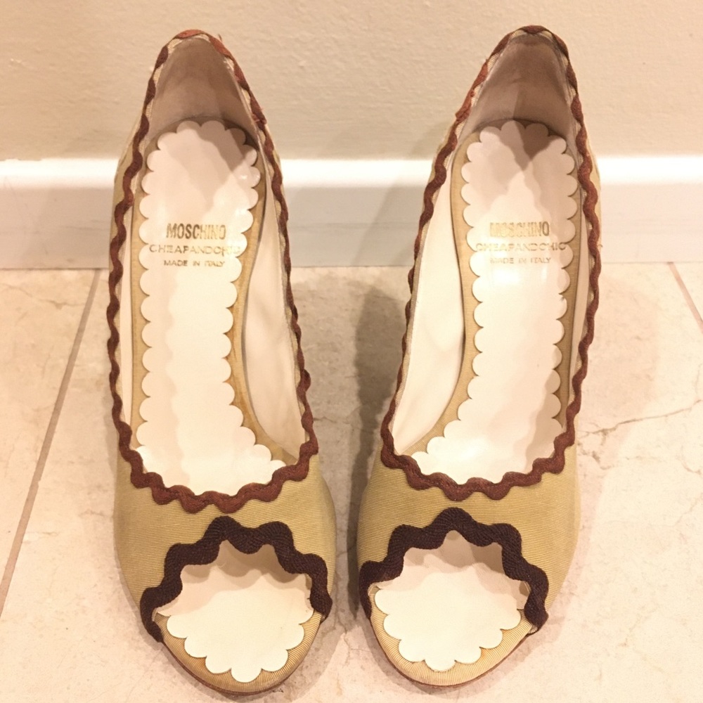 Moschino gingerbread cookie ric rac scalloped pump - Picture 2 of 9